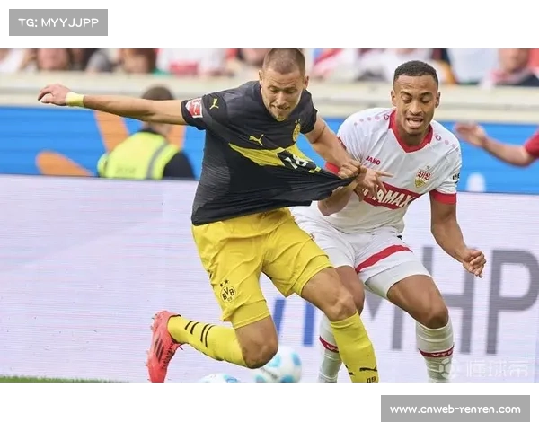 斯图加特主场球迷在球队大比分落后时仍高歌助威，场面感人