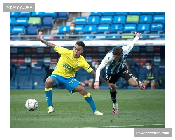 特写：佛罗伦萨后腰断球瞬间启动，策划教科书式三脚传递反击